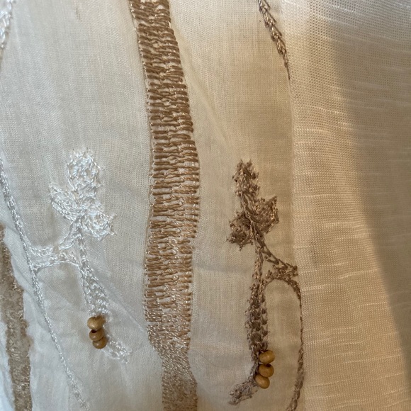 Top w/ golden thread & wooden bead embellishments - Picture 5 of 8